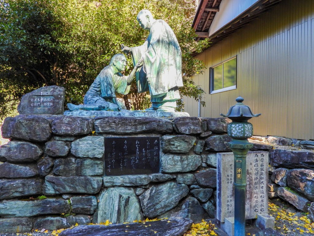 四國遍路第12番燒山寺_杖杉庵內大師與衛門三郎雕像