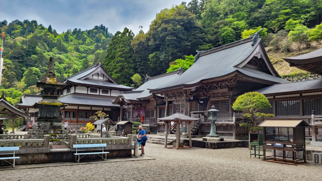 四國遍路第12番燒山寺_境內群山環繞景