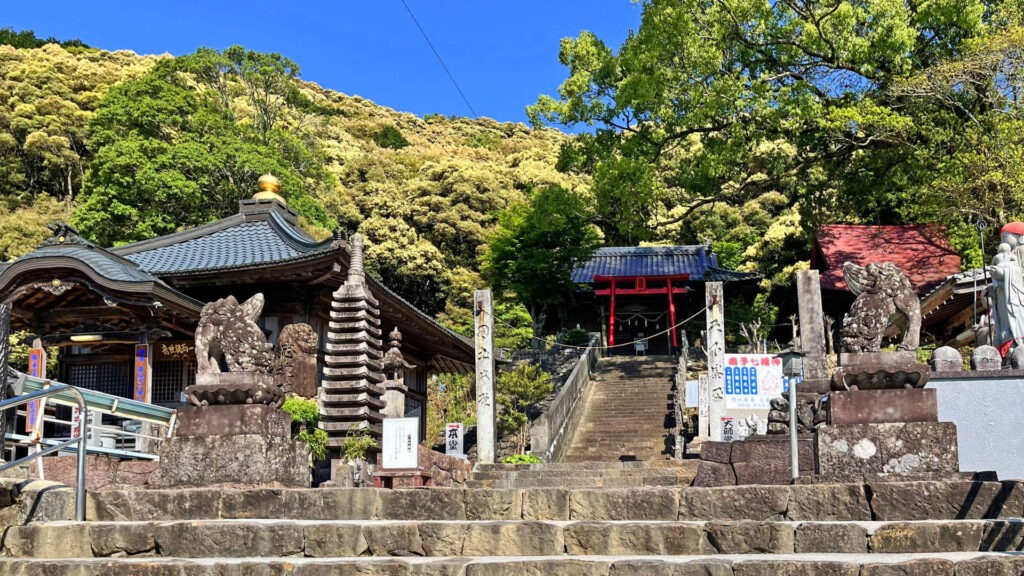 四國遍路第41番龍光寺_通往稻荷神社的階梯參道