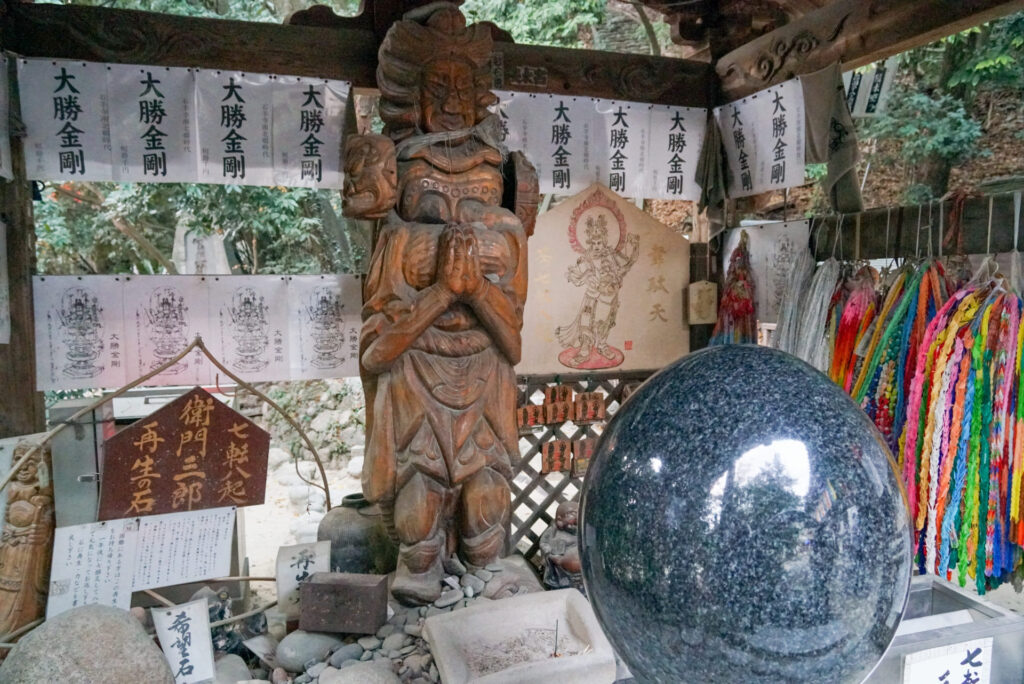 四國遍路第51番石手寺_衛門三郎再生之石