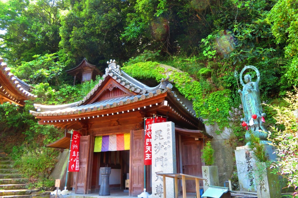 四國遍路第74番甲山寺_毘沙門天岩洞01