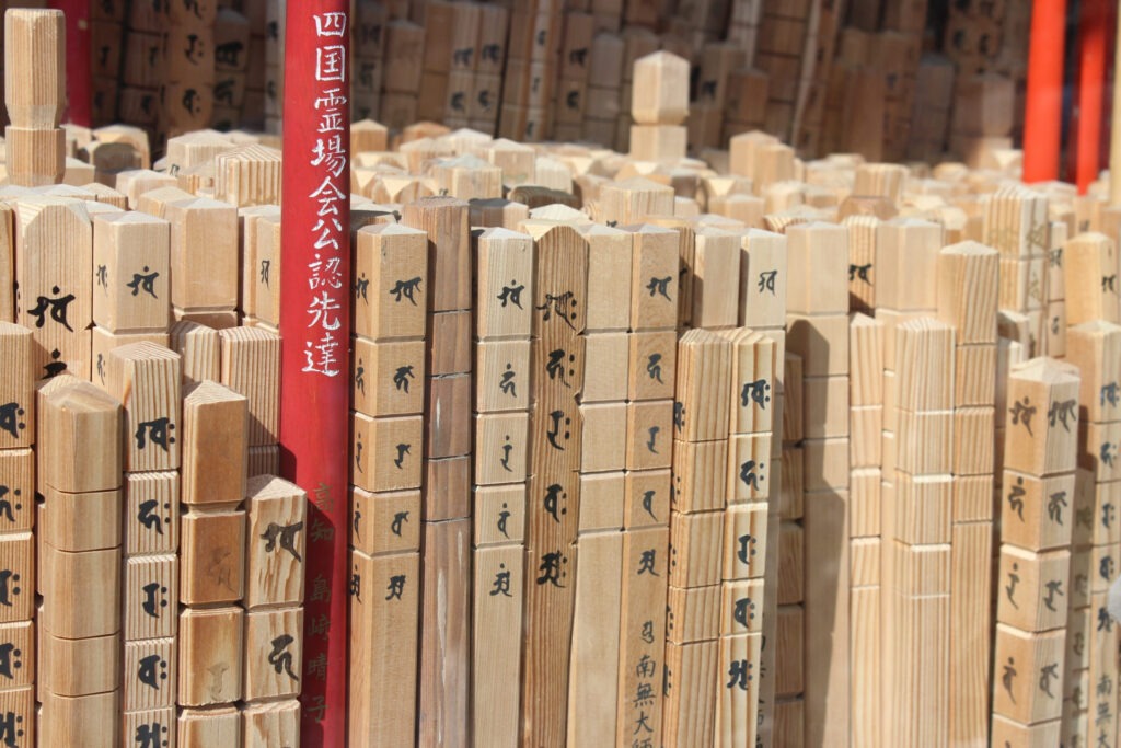 四國遍路第88番大窪寺_寶杖堂裡的金剛杖
